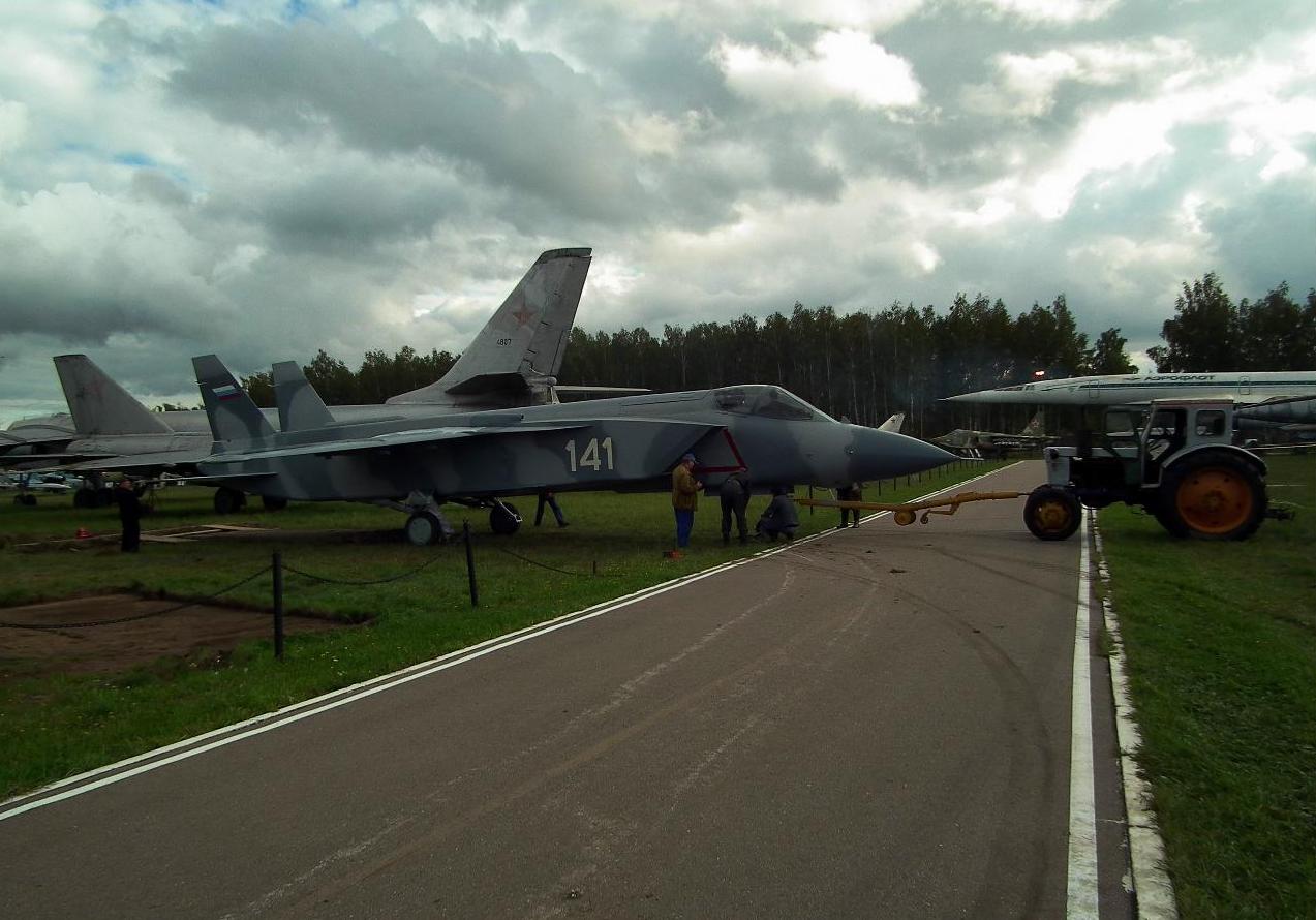 Многоцелевой истребитель с ВВП Як-141. - Российская авиация